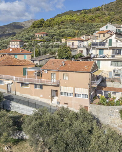 Casa di Bruna Seaview, Albenga: Building, Wall, Residential Area, House, Home, Roof, Town, Architecture, Neighbourhood, Human Settlement