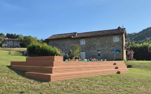 Villa Pietra With Pool On Piemonte Hills: Leisure, Lawn, Hardwood, Wood Stain, Plank, Plywood, Backyard, Park, Artificial Turf