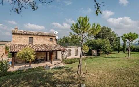 Villa la Dolcevita: House, Architecture, Home, Landscape, Rural Area, Roof, Land Lot, Farmhouse, Cottage, Estate