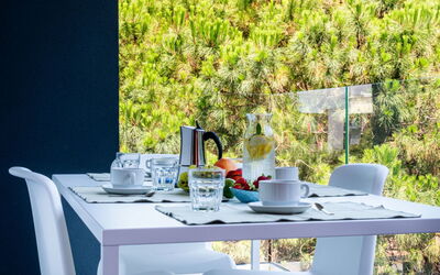 Accommodation:&nbsp;One Life Suites 185.7
