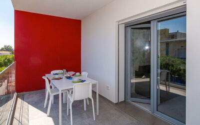 Accommodation:&nbsp;One Life Suites 185.7