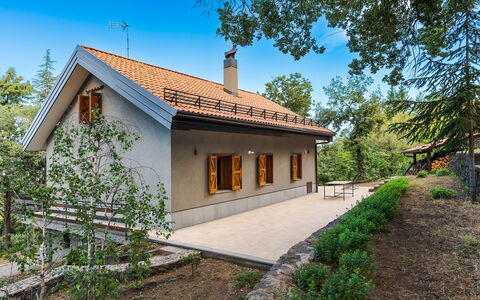 Casa Gibel: Building, Wood, House, Home, Roof, Cottage, Architecture, Rural Area, Door, Farmhouse