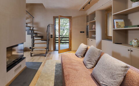 Casa Gibel: Flooring, Interior Design, Floor, Wall, Furniture, Wood, Wood Flooring, Room, Couch, Living Room
