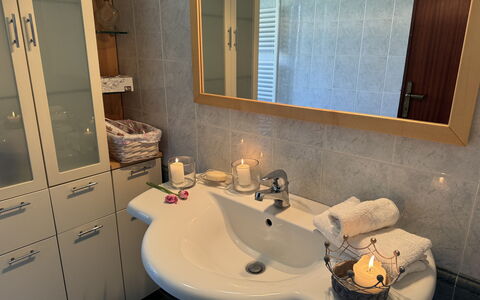 Villa Lory: Bathroom Sink, Sink, Plumbing Fixture, Bathroom, Tap, Interior Design, Flooring, Countertop, Plumbing, Mirror