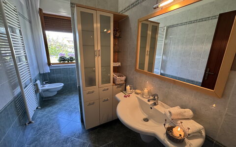 Villa Lory: Plumbing Fixture, Flooring, Sink, Interior Design, Bathroom Sink, Floor, Tap, Bathroom, Plumbing, Room