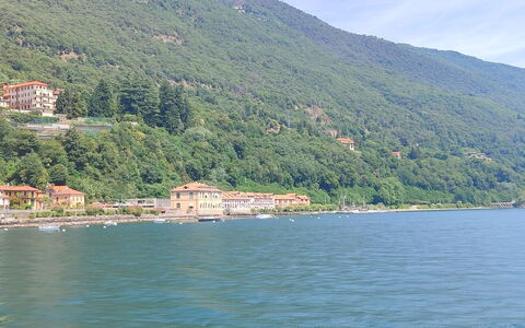 Blu Lake: Water Resources, Water, Body Of Water, Coastal And Oceanic Landforms, Waterway, Landscape, Watercourse, Highland, Coast, Bank