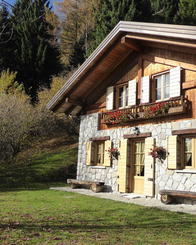 Chalet Genzianella: Building, Wood, House, Roof, Cottage, Home, Rural Area, Door, Farmhouse, Village