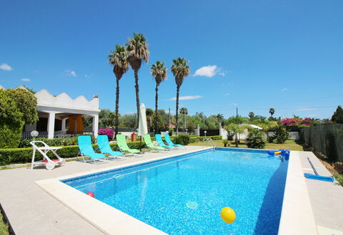 Villa Floridia: Blue, Swimming Pool, Shrub, Resort, Garden, Landscaping, Leisure, Estate, Shade, Eco Hotel