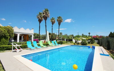 Villa Floridia: Blue, Swimming Pool, Shrub, Resort, Garden, Landscaping, Leisure, Estate, Shade, Eco Hotel