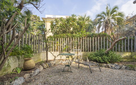 Torre Dell'Amore, Genova, Seaview: Shrub, Garden, Shade, Landscaping, Backyard, Yard, Flowerpot, Flagstone