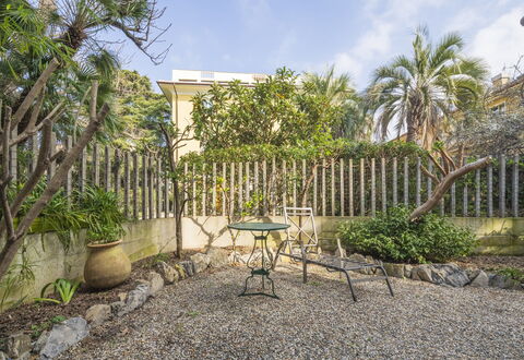 Torre Dell'Amore, Genova, Seaview: Shrub, Garden, Shade, Landscaping, Backyard, Yard, Flowerpot, Flagstone