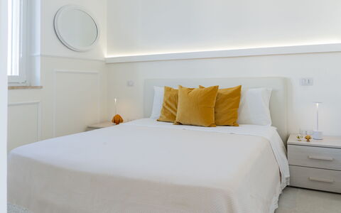 La Casa di Connie: Interior Design, Furniture, Wall, Bedroom, Flooring, Wood, Bed, Floor, Ceiling, Room