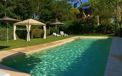 Appartamento Ibisco Seaside and Pool: Swimming Pool, Resort, Shade, Backyard, Garden, Eco Hotel, Leisure, Landscaping, Hacienda, Water Feature