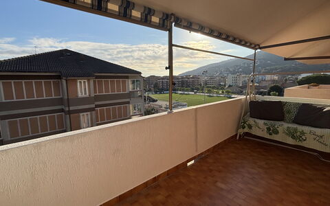 La Casa di Viviana Terrace, Close to the Beach: Apartment, Balcony, Shade, Condominium, Daylighting, Awning, Outdoor Structure