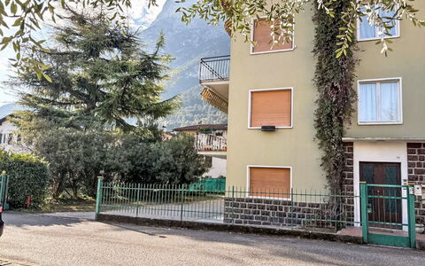 Ca dei Noni: Residential Area, Home, Apartment, Suburb, Balcony, Fence, Home Fencing, Driveway, Mountain Village