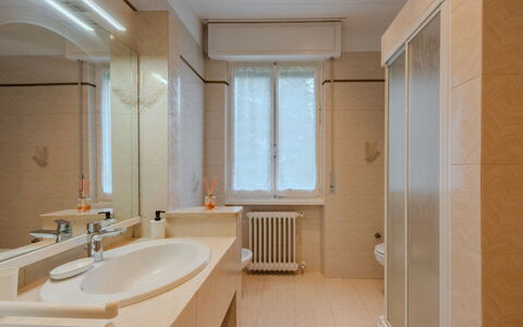 Ca dei Noni: Flooring, Plumbing Fixture, Wall, Interior Design, Floor, Bathroom, Bathroom Sink, Sink, Tap, Room