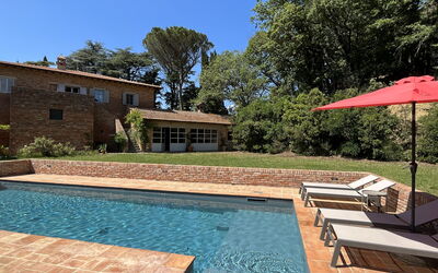 Casale Il Rondò, Private Pool, Città della Pieve: Swimming Pool, Outdoor Furniture, Furniture, Resort, Residential Area, Sunlounger, Flagstone, Water Feature, Garden