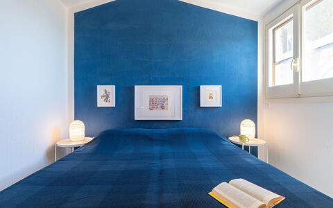 Pellicano: Blue, Wall, Interior Design, Bedroom, Flooring, Floor, Ceiling, Textile, Bed, Room