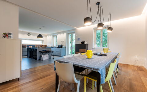 Cuadrat: Furniture, Interior Design, Flooring, Light Fixture, Wood, Kitchen & Dining Room Table, Ceiling, Chair, Dining Room, Table