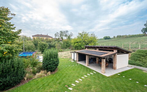 Cuadrat: Garden, Lawn, Garden Buildings, Estate, Farmhouse, Backyard, Shade, Yard, Landscaping, Design