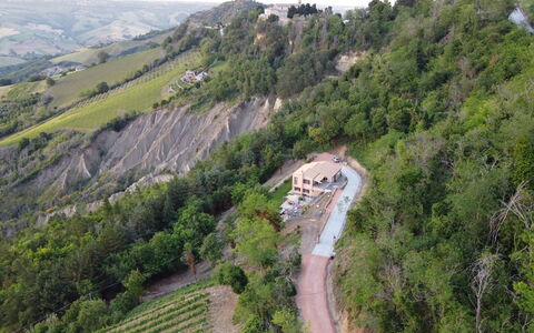 La Casa nel Bosco: Hill, Highland, Landscape, Hill Station, Terrain, Rural Area, Slope, Chaparral, Geological Phenomenon, Valley