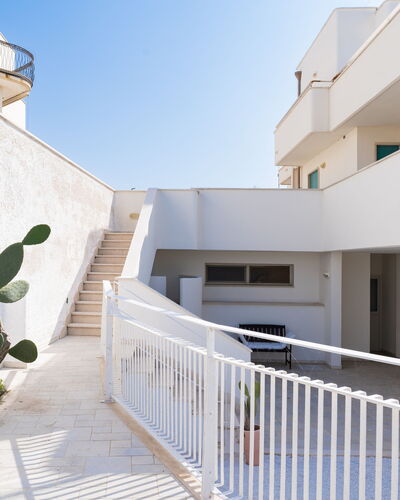 Il Respiro del Mare: Balcony, Home, Apartment, Handrail, Stairs, Baluster, Estate, Daylighting, Plaster, Villa