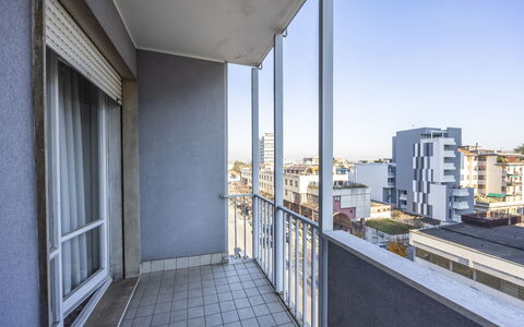 Mestrina Apartment: Daytime, Apartment, Composite Material, Balcony, Condominium, Glass, Metal, Aluminium