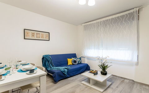 Casa Tania: Interior Design, Furniture, Couch, Apartment, Room, Flooring, Floor, Home, Living Room