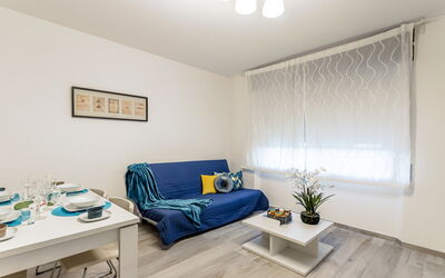 Casa Tania: Interior Design, Furniture, Couch, Apartment, Room, Flooring, Floor, Home, Living Room