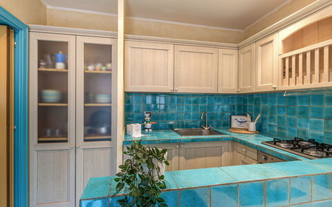 Suite la Torre: Kitchen, Countertop, Interior Design, Kitchen Appliance, Cabinetry, Flooring, Major Appliance, Wood, Floor, Room