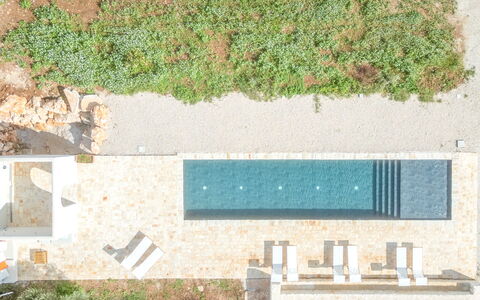 Terracorte Villa: Composite Material, Concrete, Natural Material, Swimming Pool, Walkway, Plank