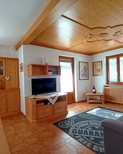 Casa Dalpi: Furniture, Interior Design, Wood, Ceiling, Flooring, Room, Floor, Living Room, Couch, Cabinetry