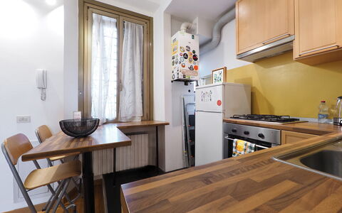 Suite Meda: Furniture, Kitchen Appliance, Kitchen, Major Appliance, Interior Design, Countertop, Flooring, Wood, Home Appliance, Floor