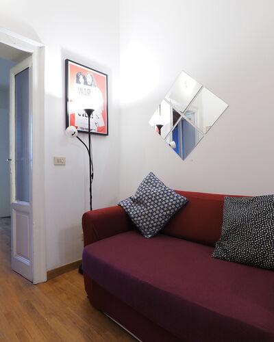 Suite Meda: Furniture, Wall, Interior Design, Flooring, Floor, Wood, Room, Apartment, Couch, Living Room