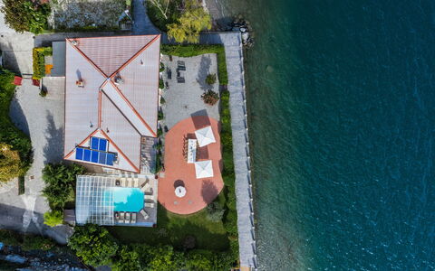 Besanina: Water, Body Of Water, Swimming Pool, Resort, Lake, Eco Hotel, Leisure, Estate, Villa, Hotel