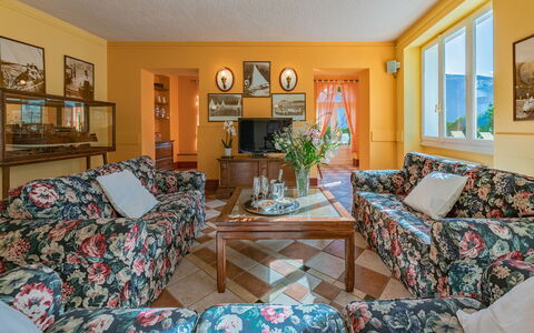 Besanina: Furniture, Interior Design, Couch, Flooring, Room, Floor, Ceiling, Living Room, Lighting, Table