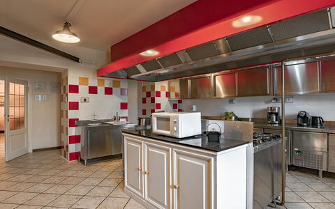 Besanina: Kitchen, Major Appliance, Ceiling, Kitchen Appliance, Flooring, Interior Design, Countertop, Lighting, Furniture, Floor