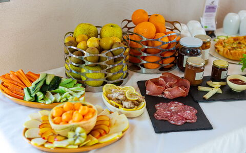 Poggio Mori 20: Food, Fruit, Ingredient, Tableware, Produce, Serveware, Natural Foods, Breakfast