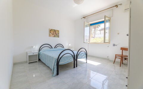 Villetta Bluette, Marina di Mancaversa: Flooring, Floor, Interior Design, Ceiling, Apartment, Room, Wood Flooring, Bedroom, Bed, Hardwood