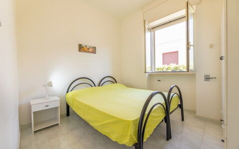 Villetta Bluette, Marina di Mancaversa: Bed, Bedroom, Floor, Interior Design, Flooring, Bed Sheet, Bedding, Room, Ceiling, Bed Frame