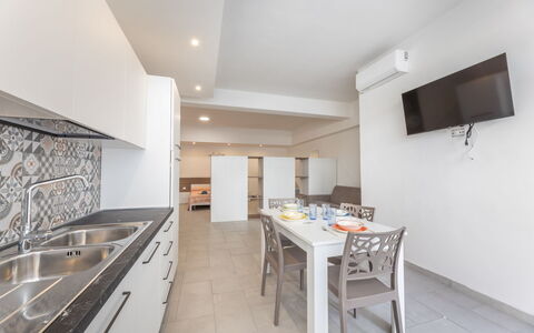 Appartamento Monomare, Gallipoli: Flooring, Floor, Interior Design, Ceiling, Countertop, Kitchen, Room, Apartment, Major Appliance, Wood Flooring