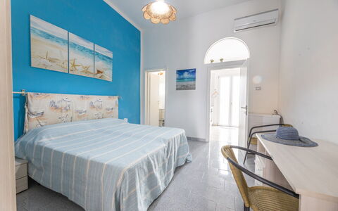 Casa Marinella, Marina di Mancaversa: Apartment, Floor, Flooring, Hotel, Houseplant, Bedroom