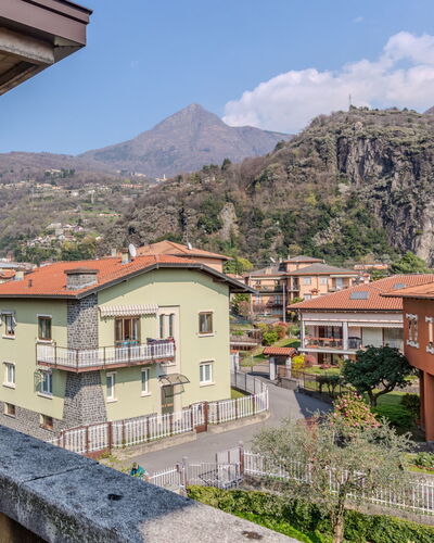 Como Lake Blu & Green: Mountainous Landforms, Mountain, Building, Hill, Residential Area, House, Home, Roof, Architecture, Town