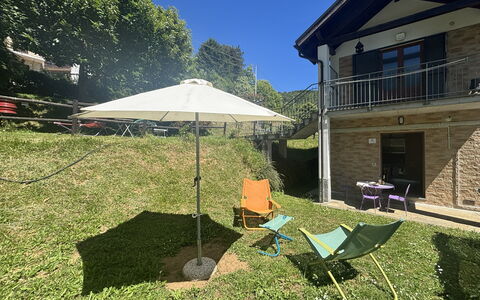 La Montagna al Mare, Relax sul Beigua: Shade, Lawn, Garden, Leisure, Backyard, Umbrella, Yard, Landscaping, Outdoor Furniture, Eco Hotel