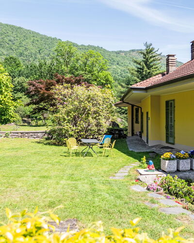 Le Radici: Shrub, Rural Area, Groundcover, Garden, Cottage, Lawn, Landscaping, Yard, Farmhouse, Valley