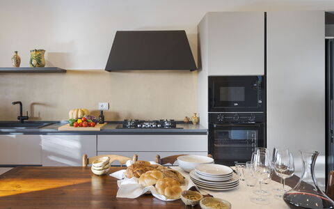 Mami: Kitchen, Kitchen Appliance, Countertop, Interior Design, Furniture, Major Appliance, Flooring, Kitchen Stove, Home Appliance, Cabinetry