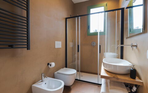Mami: Flooring, Plumbing Fixture, Interior Design, Bathroom, Floor, Sink, Plumbing, Tap, Furniture, Room