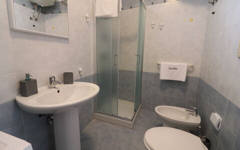 Casa Kalès Otranto – Holiday Home 4 Guests – Ac, W: Flooring, Floor, Interior Design, Room, Bathroom Sink, Plumbing Fixture, Furniture, Sink, Ceiling, Tap