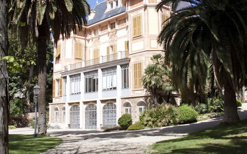 Casa Mimin, Vista Mare, Adults Only, Sanremo: Tree, Residential Area, Shrub, Home, Estate, Mansion, Apartment, Woody Plant, Condominium