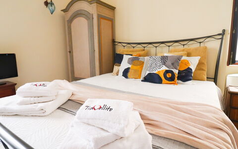 Scilla Centro Storico Otranto: Bed, Furniture, Bedroom, Bedding, Bed Sheet, Interior Design, Linens, Room, Textile, Bed Frame